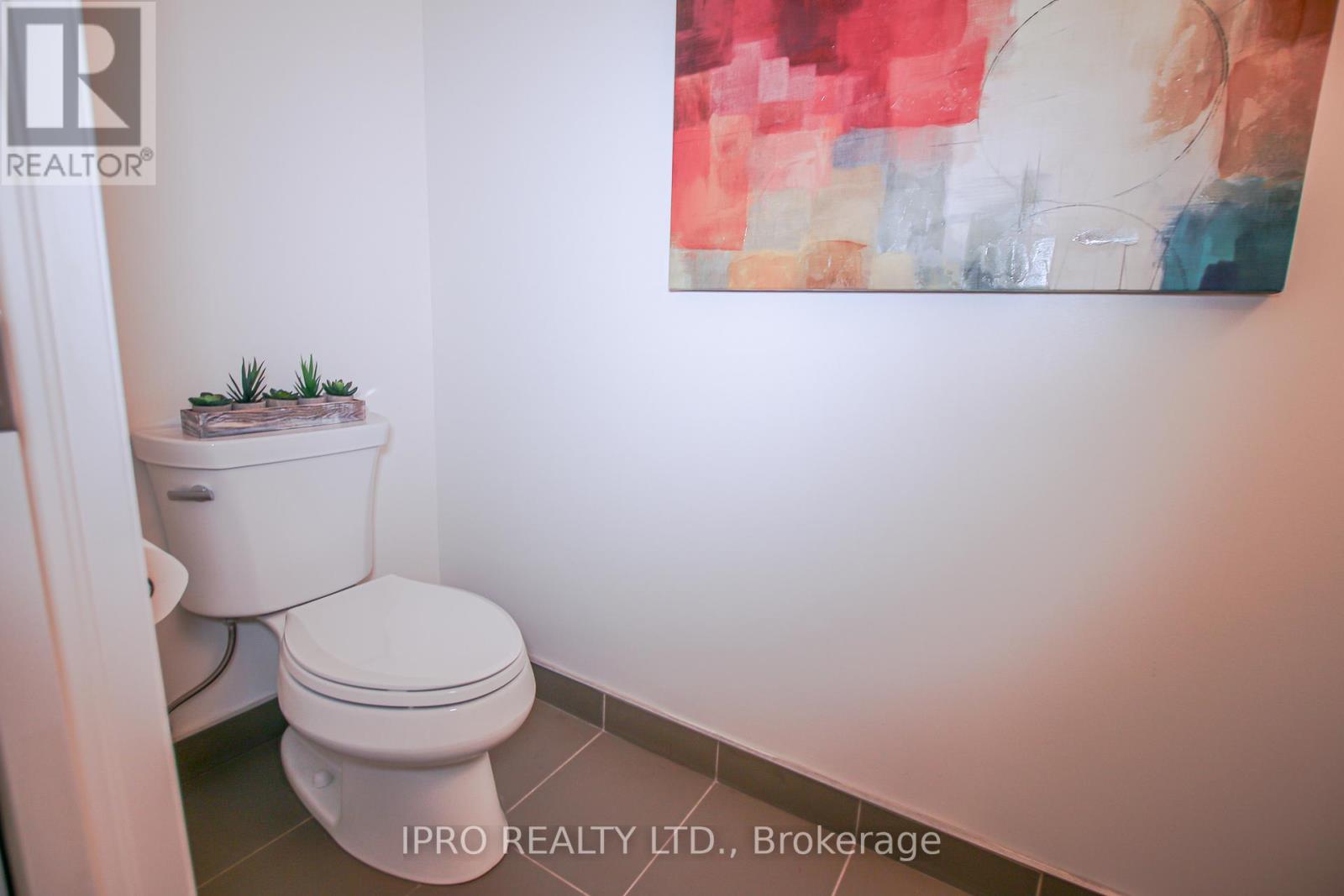#309 -560 NORTH SERVICE RD, #309