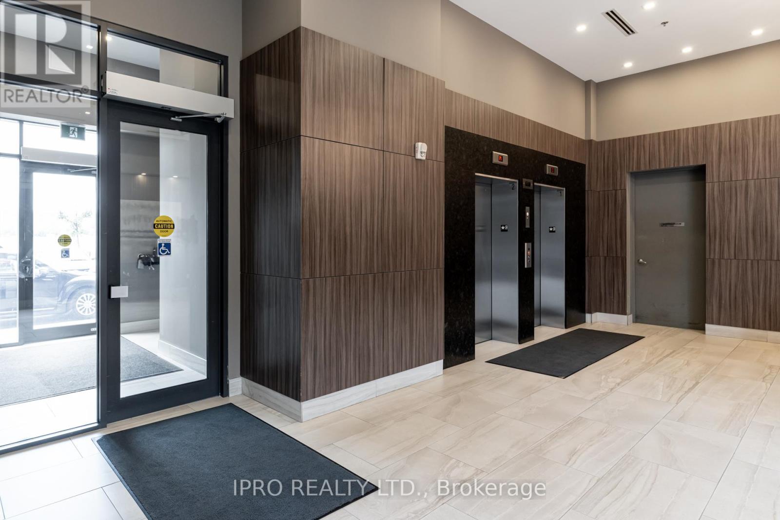 #309 -560 NORTH SERVICE RD, #309