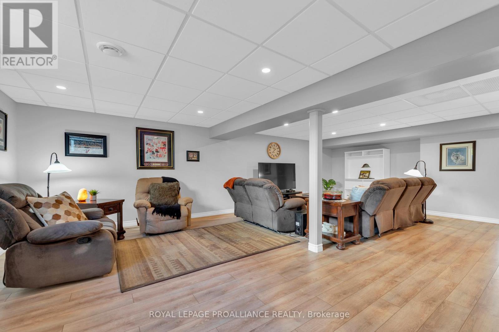16 CONGER DR