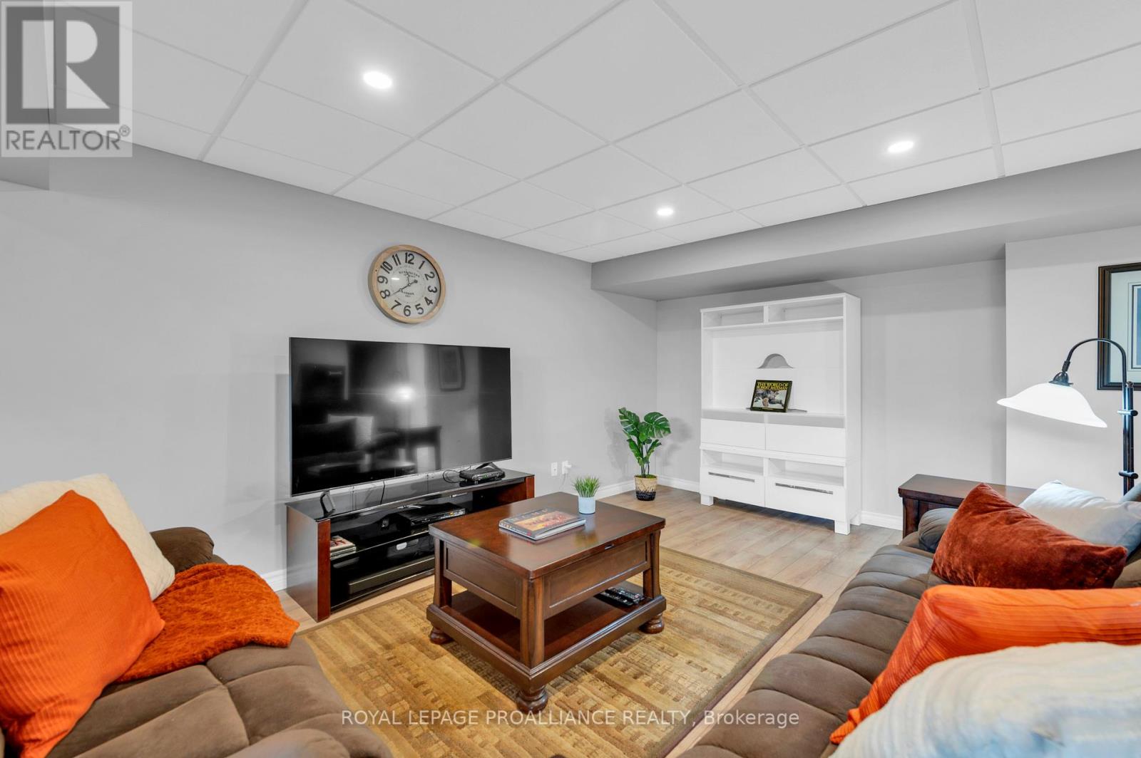 16 CONGER DR