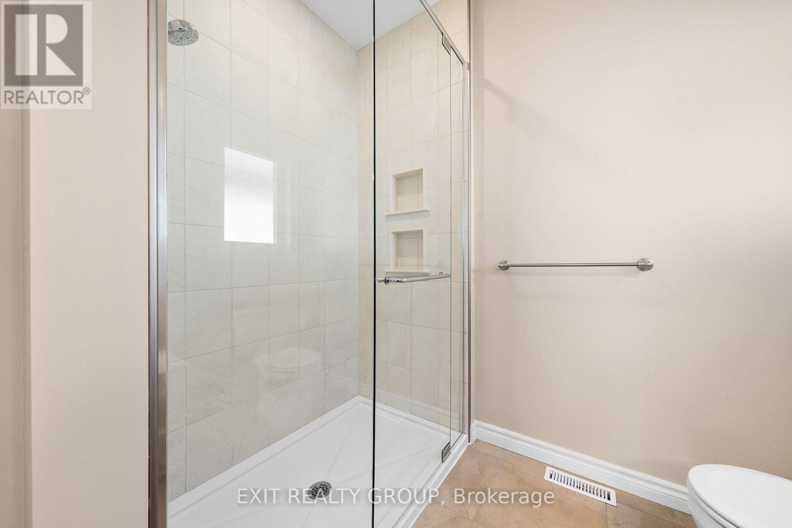 41 DORCHESTER DR