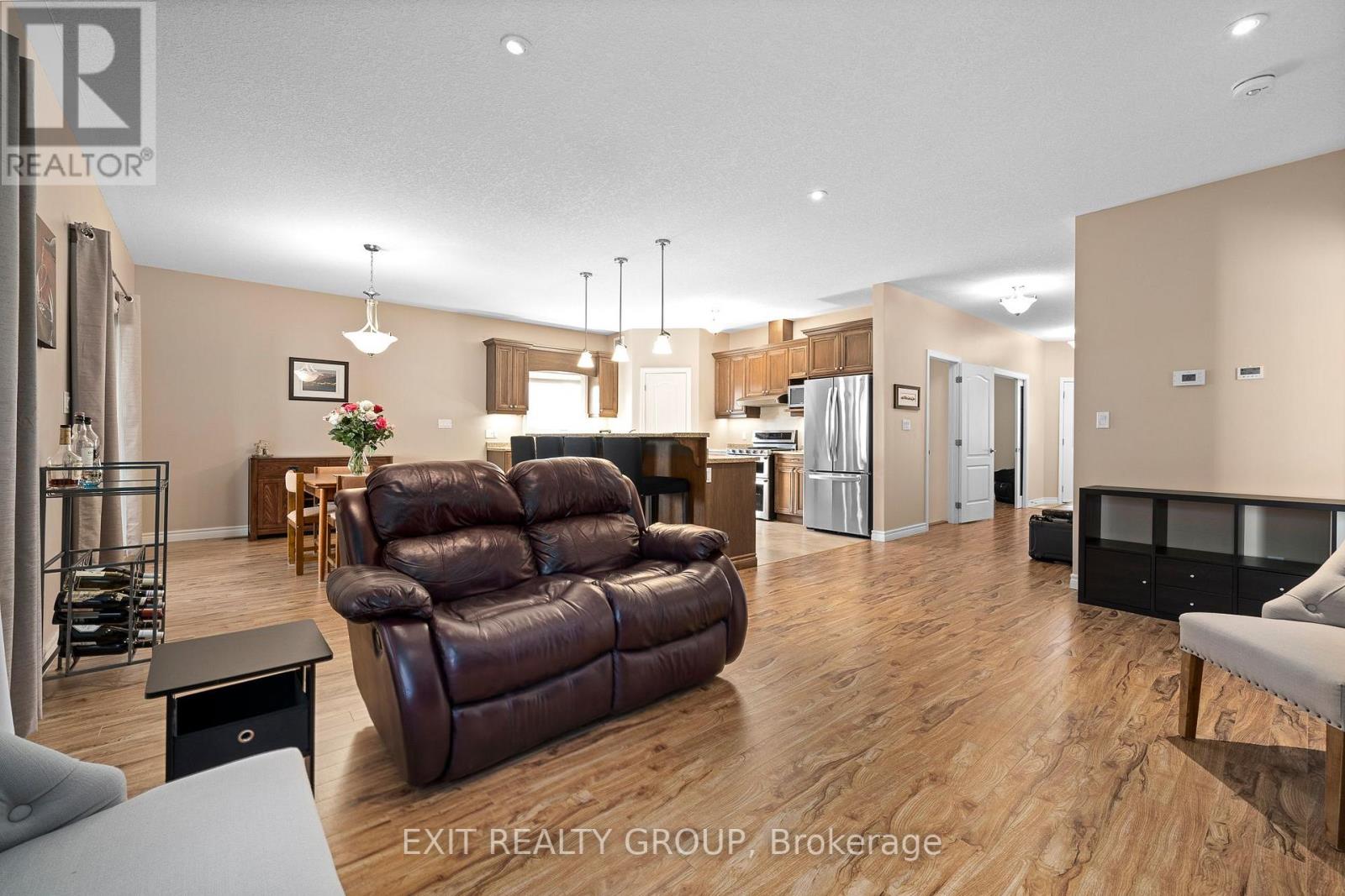 41 DORCHESTER DR
