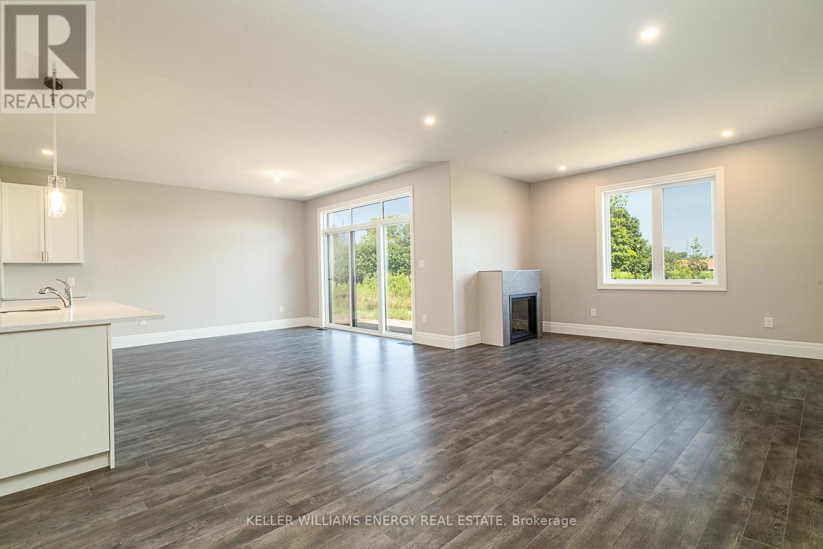 6 GRIFFIN ST