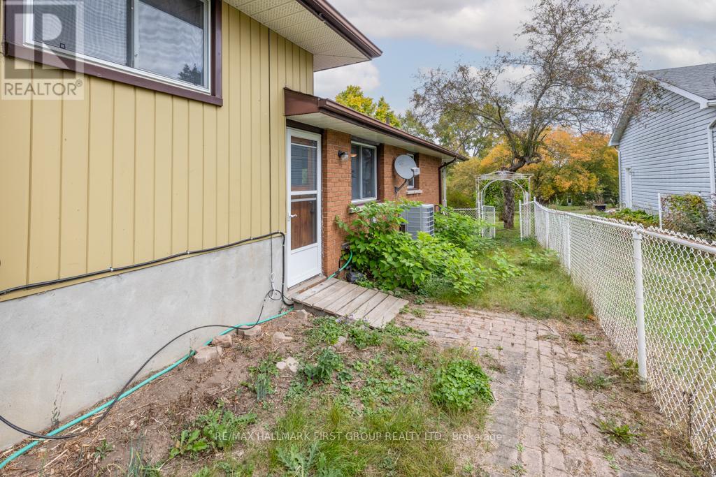 8 MCCABE ST W