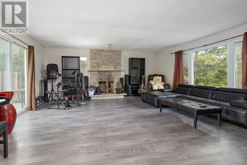 8 MCCABE ST W