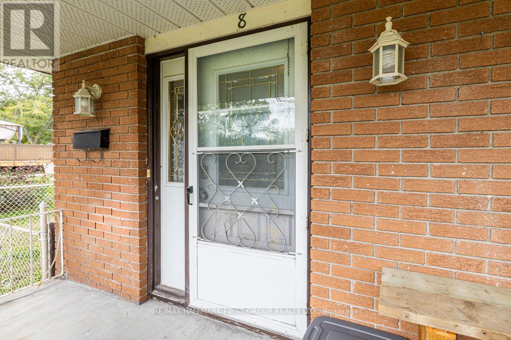 8 MCCABE ST W