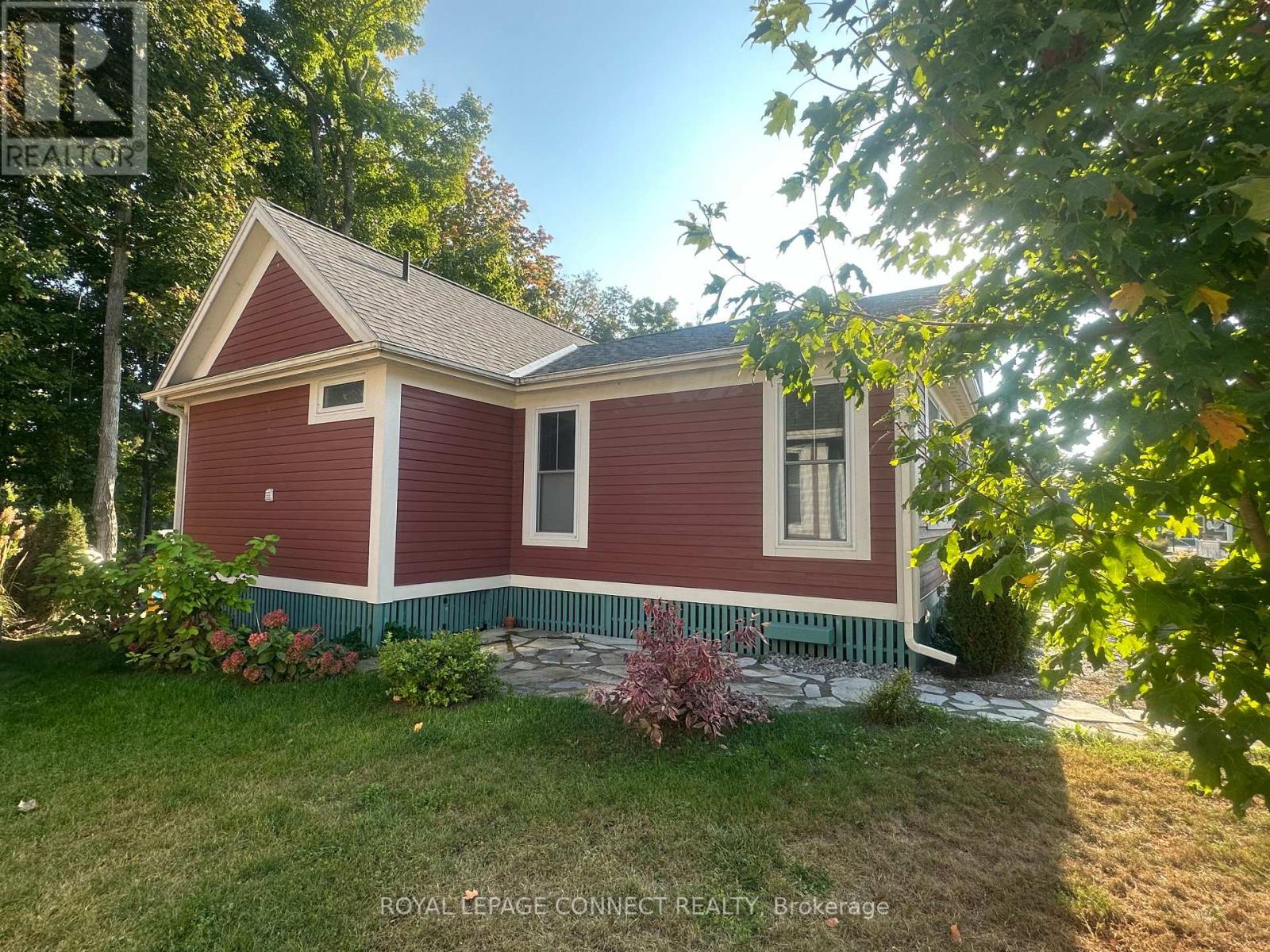 #167 -11 SUMMER VILLAGE LANE, #167