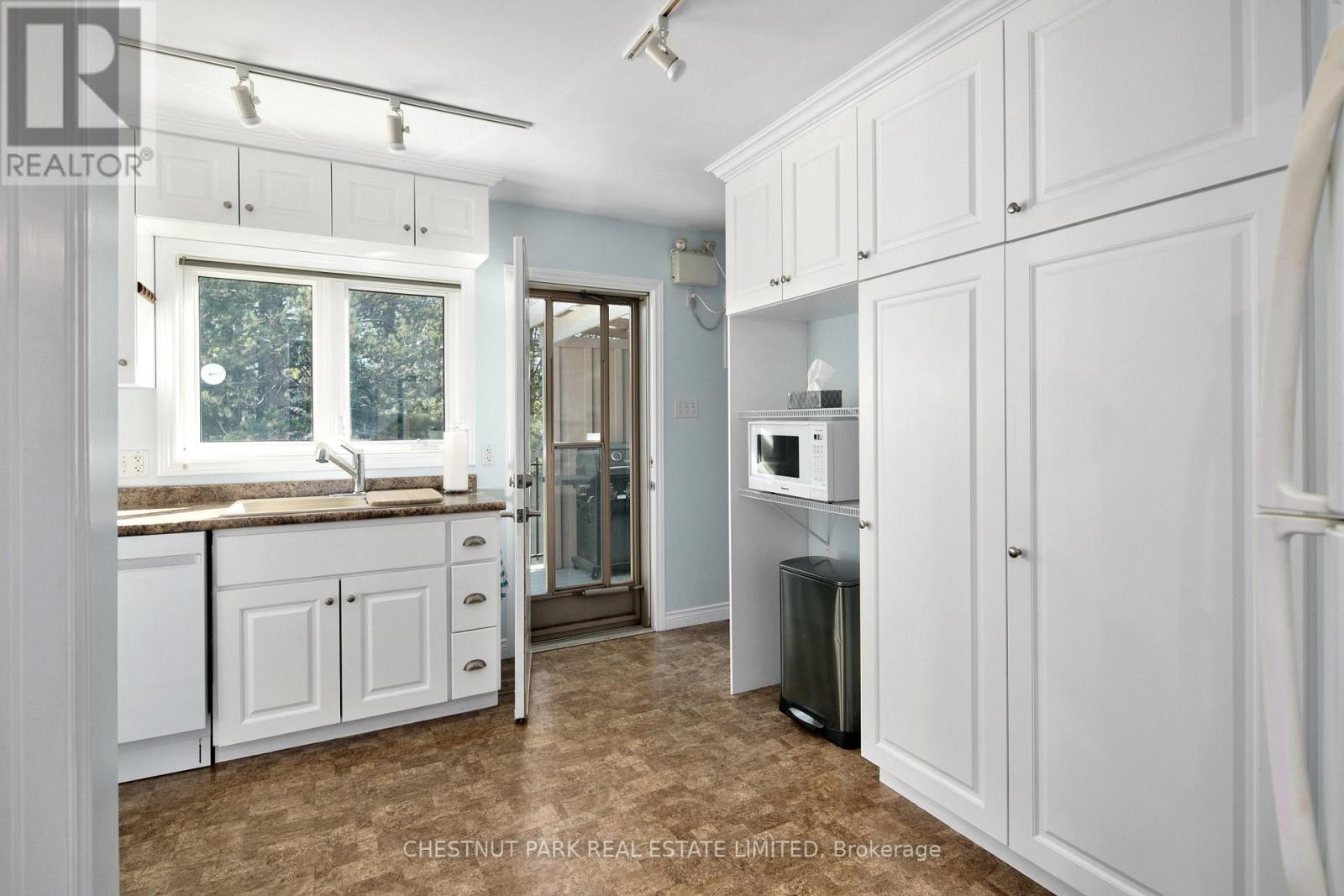 1099 1ST AVE W