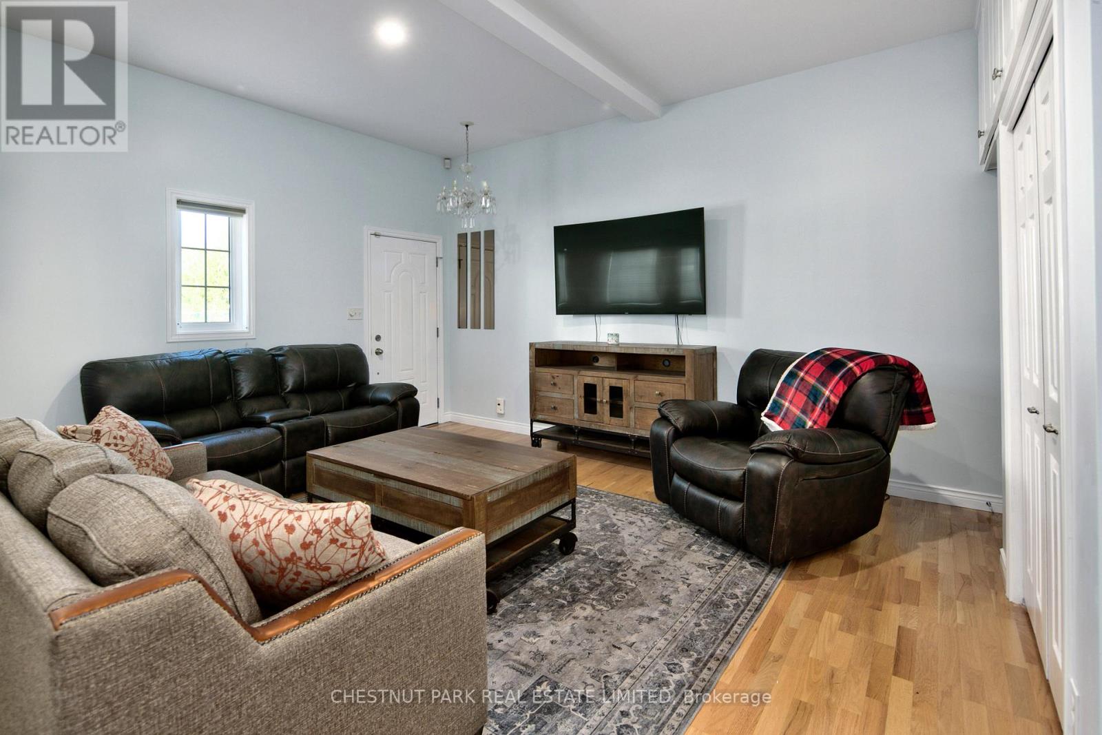1099 1ST AVE W
