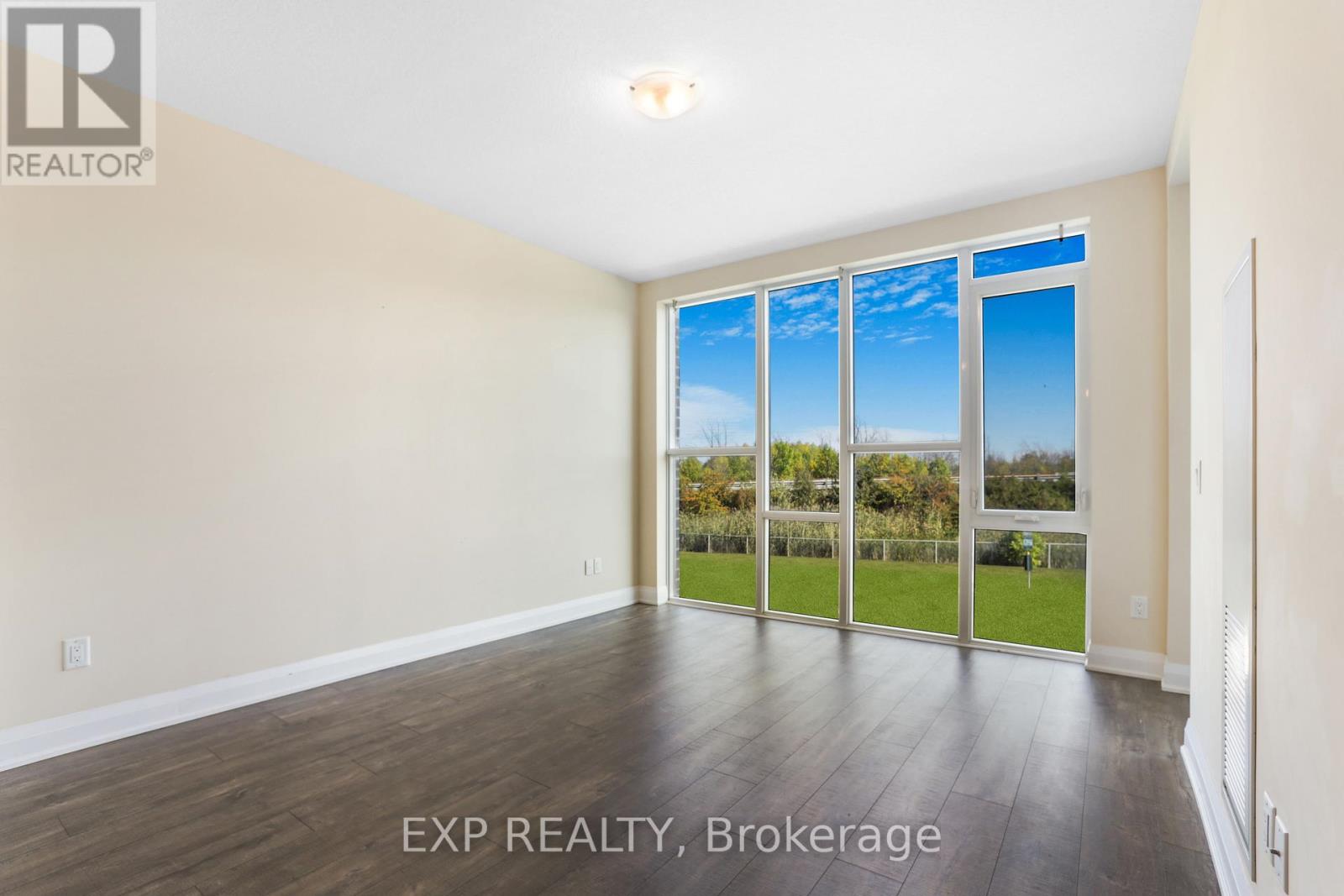 #216 -16 CONCORD PL, #216