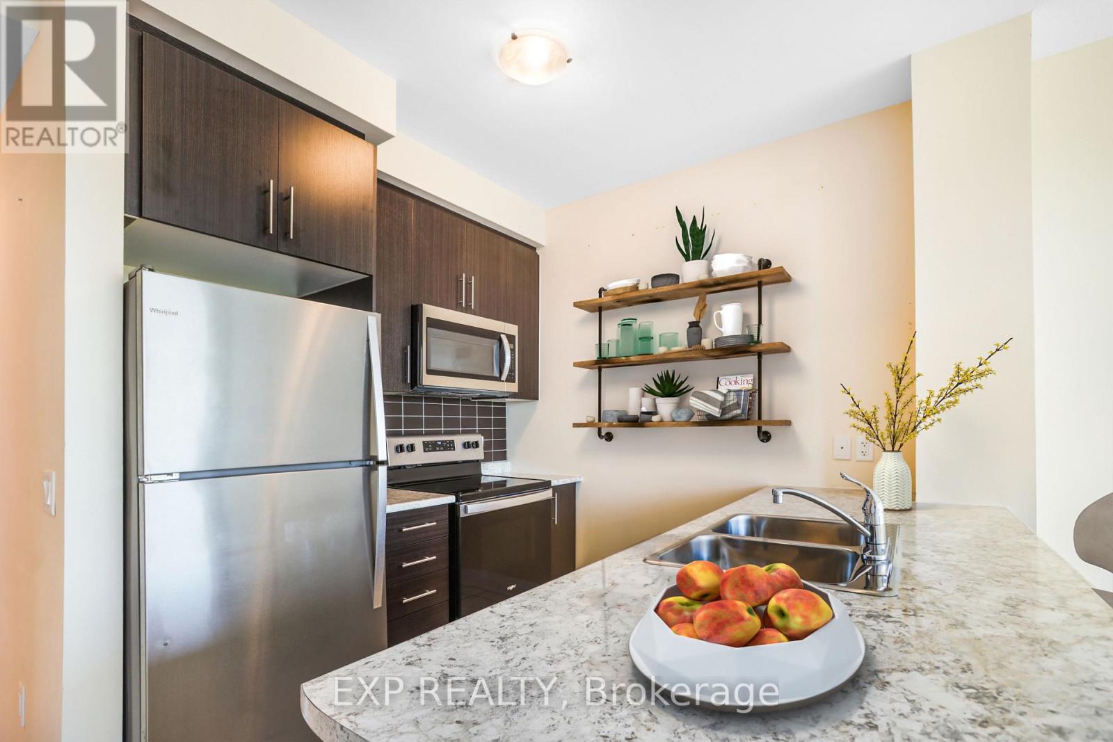 #216 -16 CONCORD PL, #216