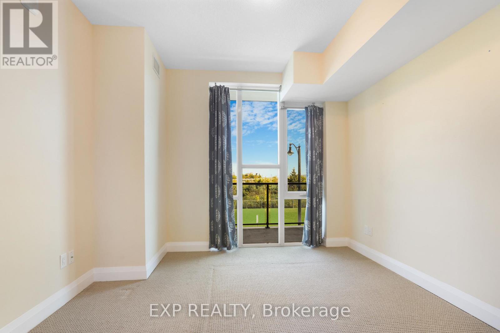 #216 -16 CONCORD PL, #216