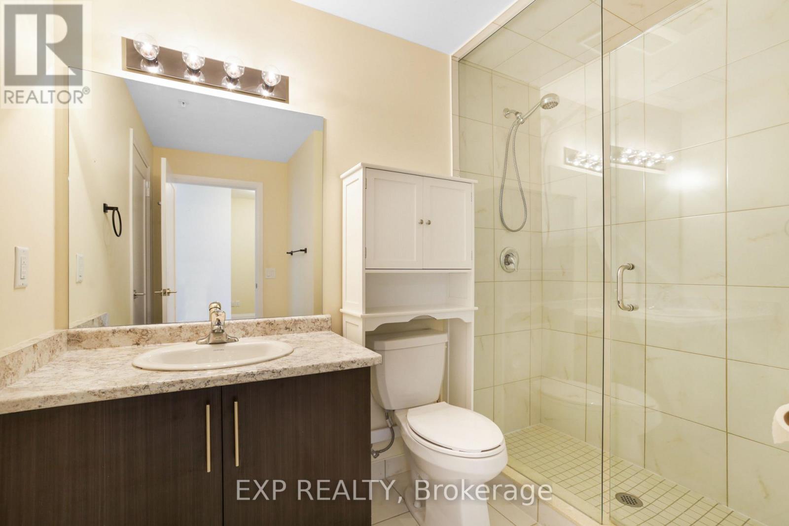 #216 -16 CONCORD PL, #216