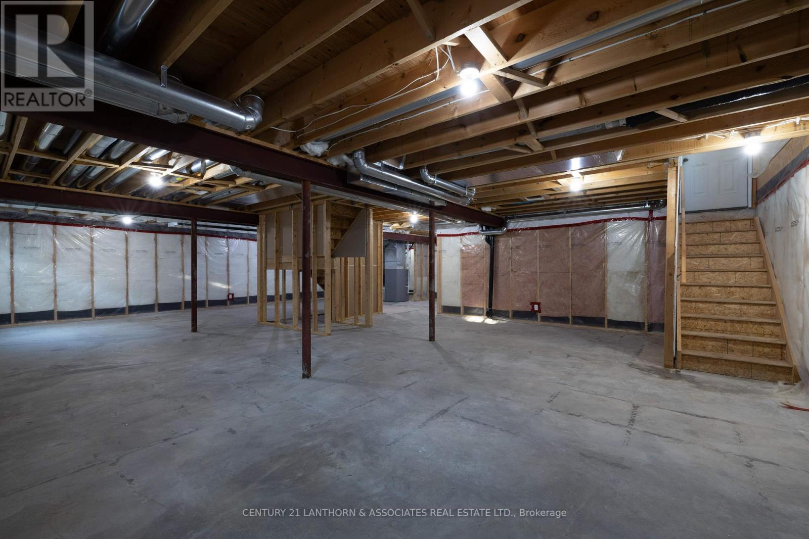 16 ASHWOOD CRES