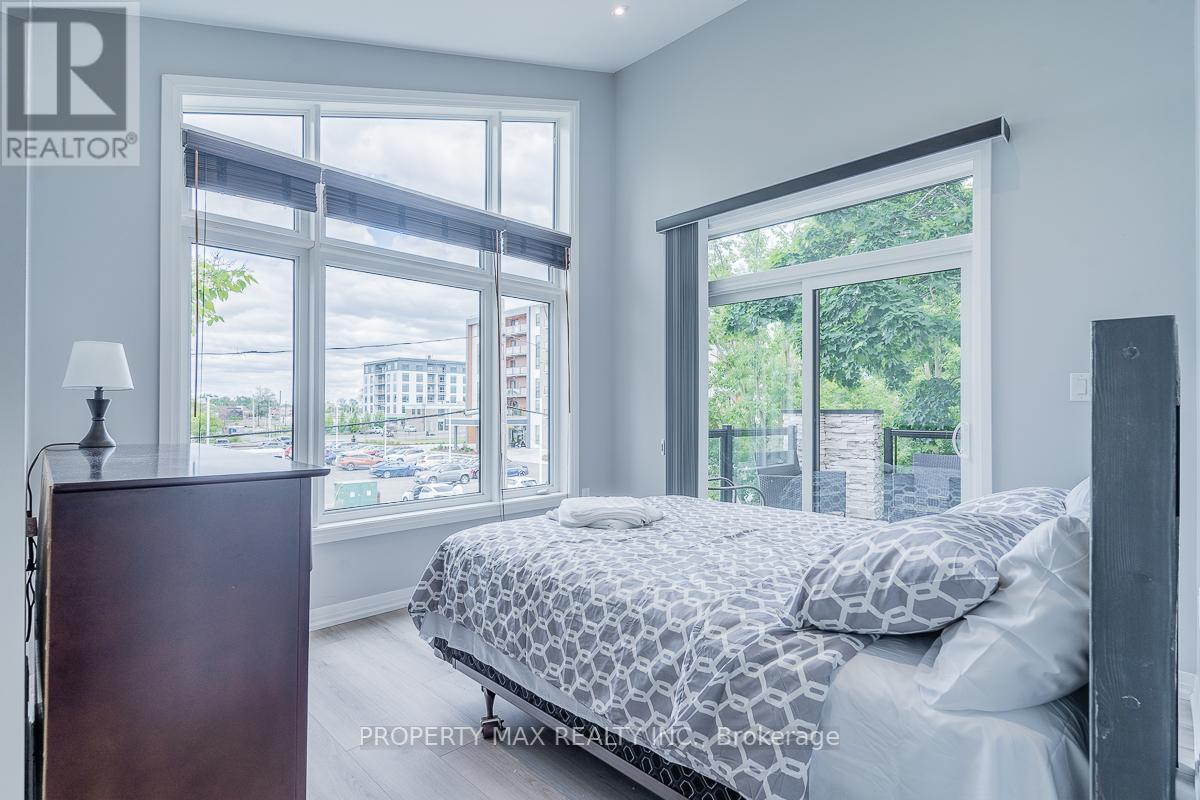 170 MARY ST