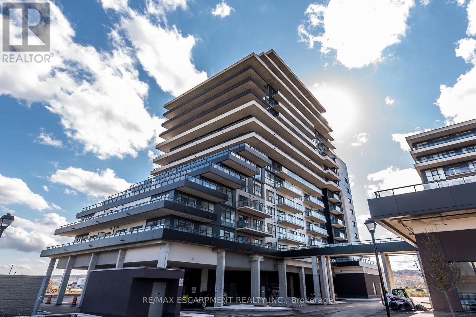 #1404 -550 NORTH SERVICE RD, #1404