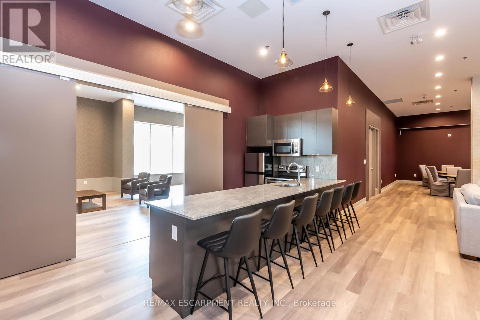 #1404 -550 NORTH SERVICE RD, #1404