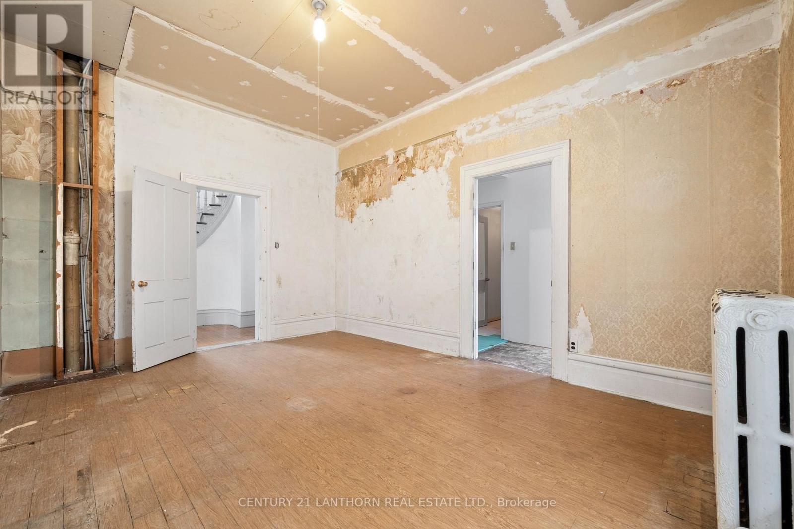 16 REID ST
