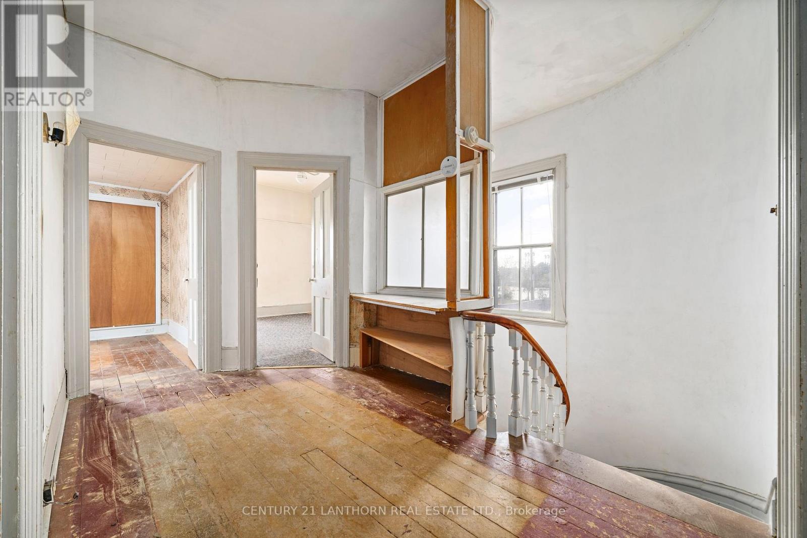 16 REID ST