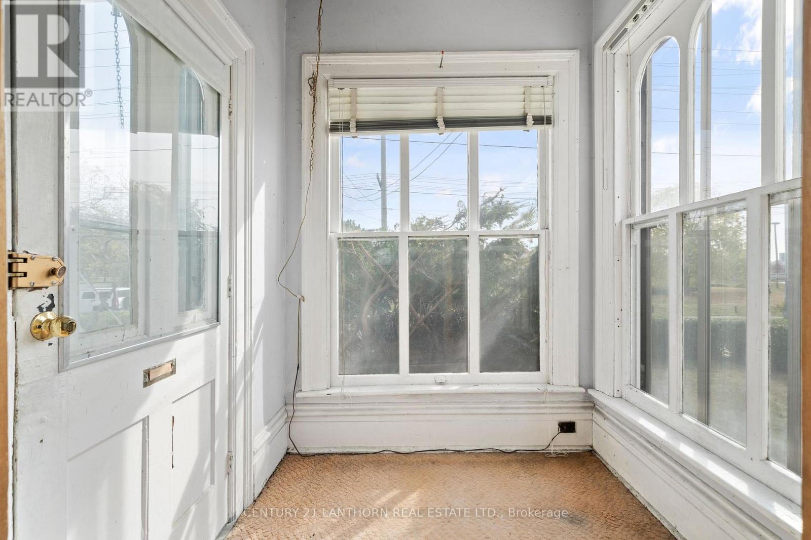 16 REID ST