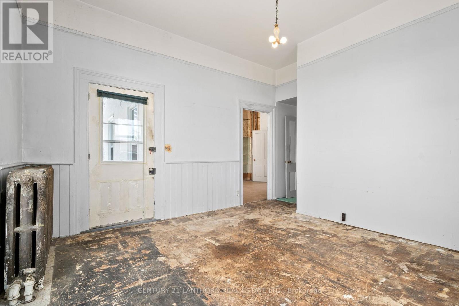 16 REID ST