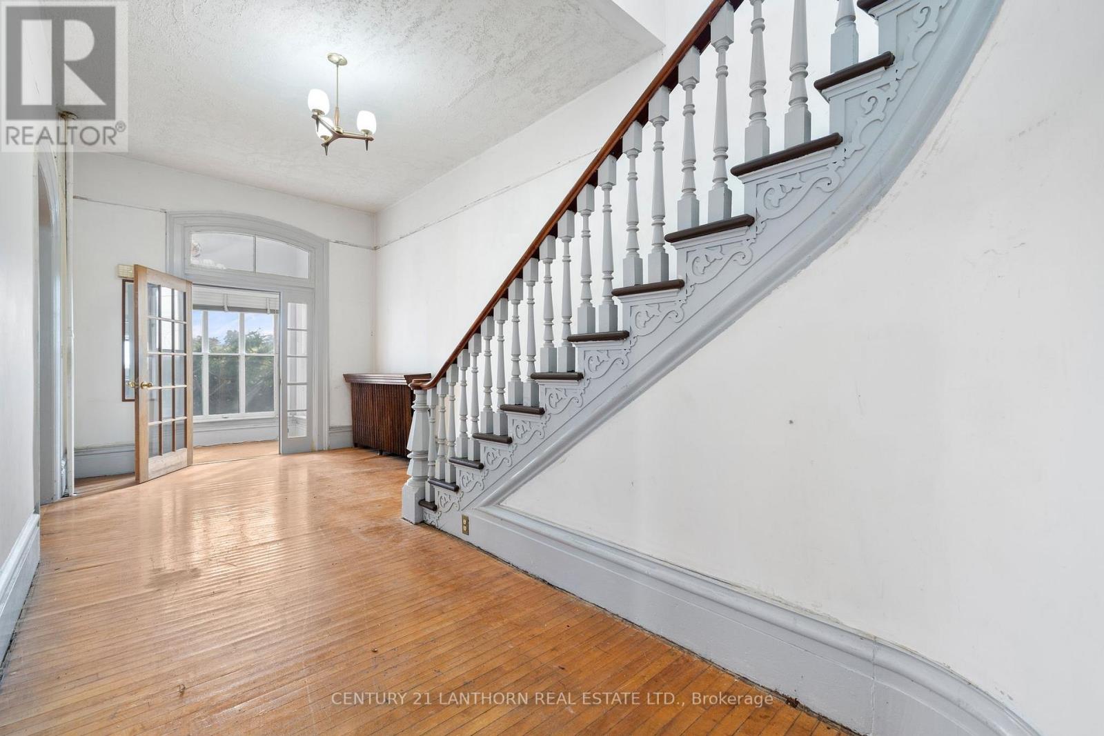 16 REID ST