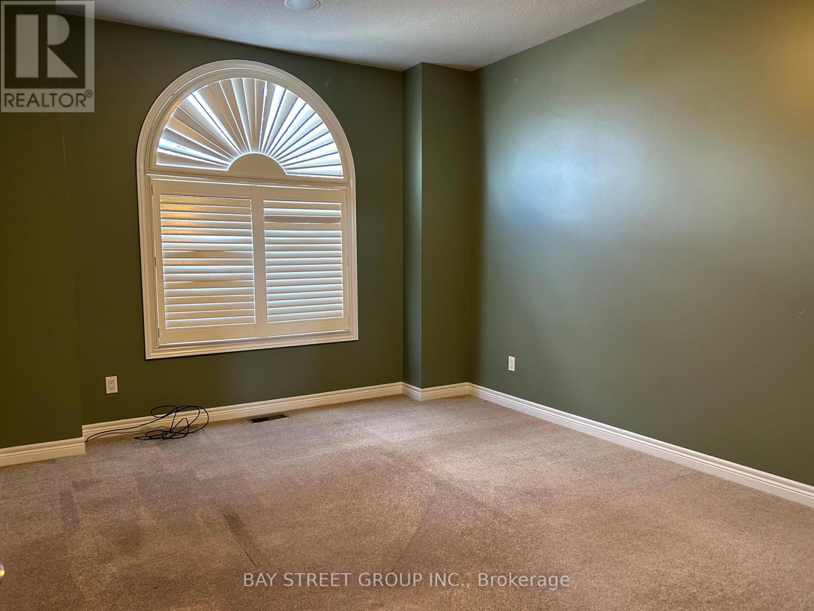 792 GARDEN COURT CRES