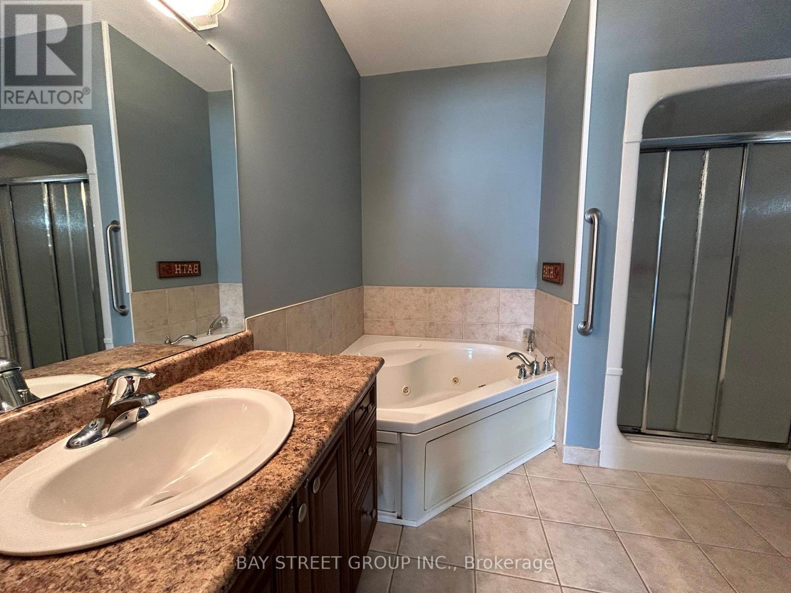 792 GARDEN COURT CRES