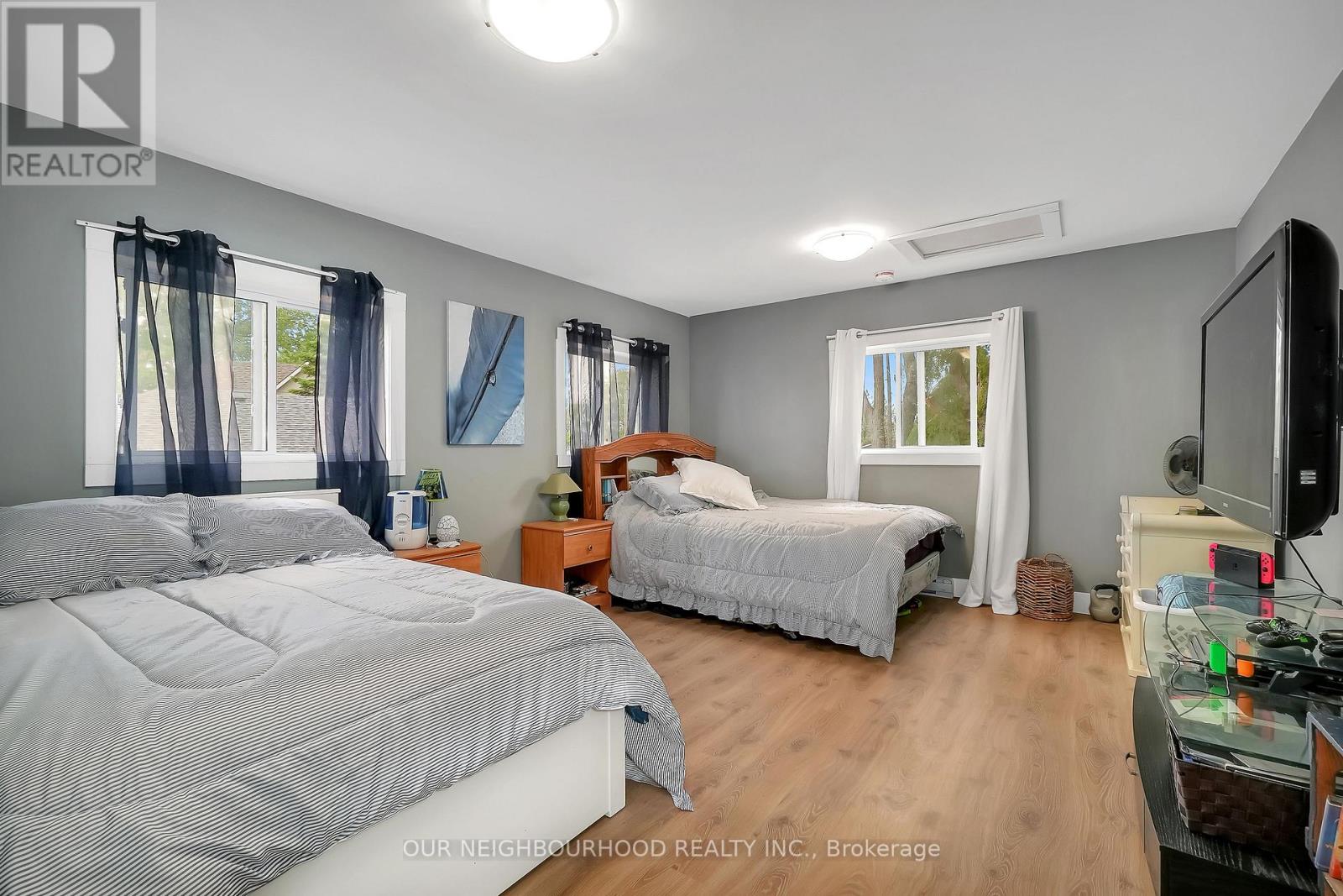 47 ELGIN ST W