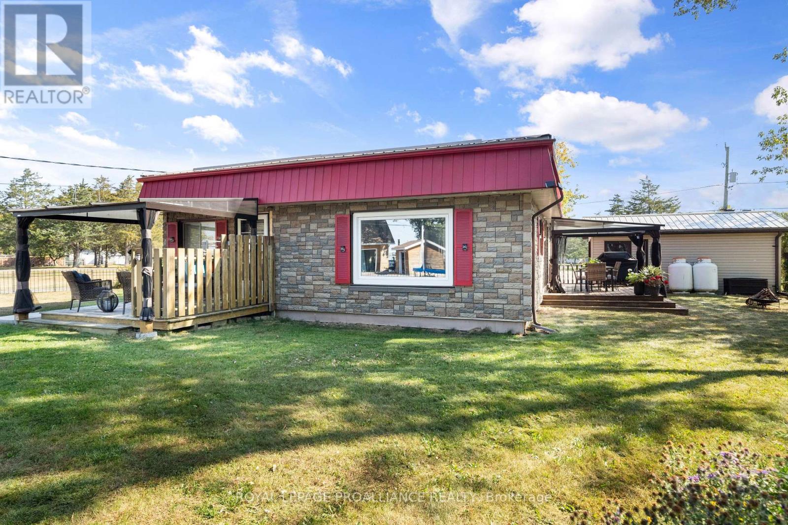 35 PEATS POINT RD