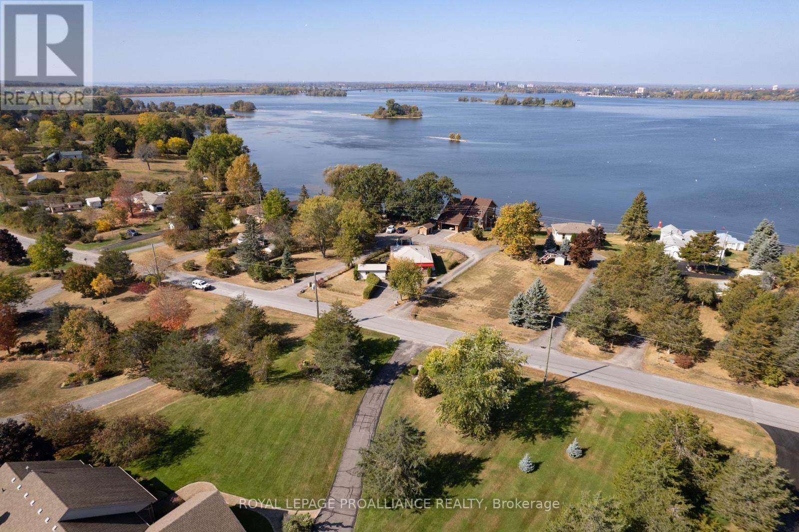 35 PEATS POINT RD