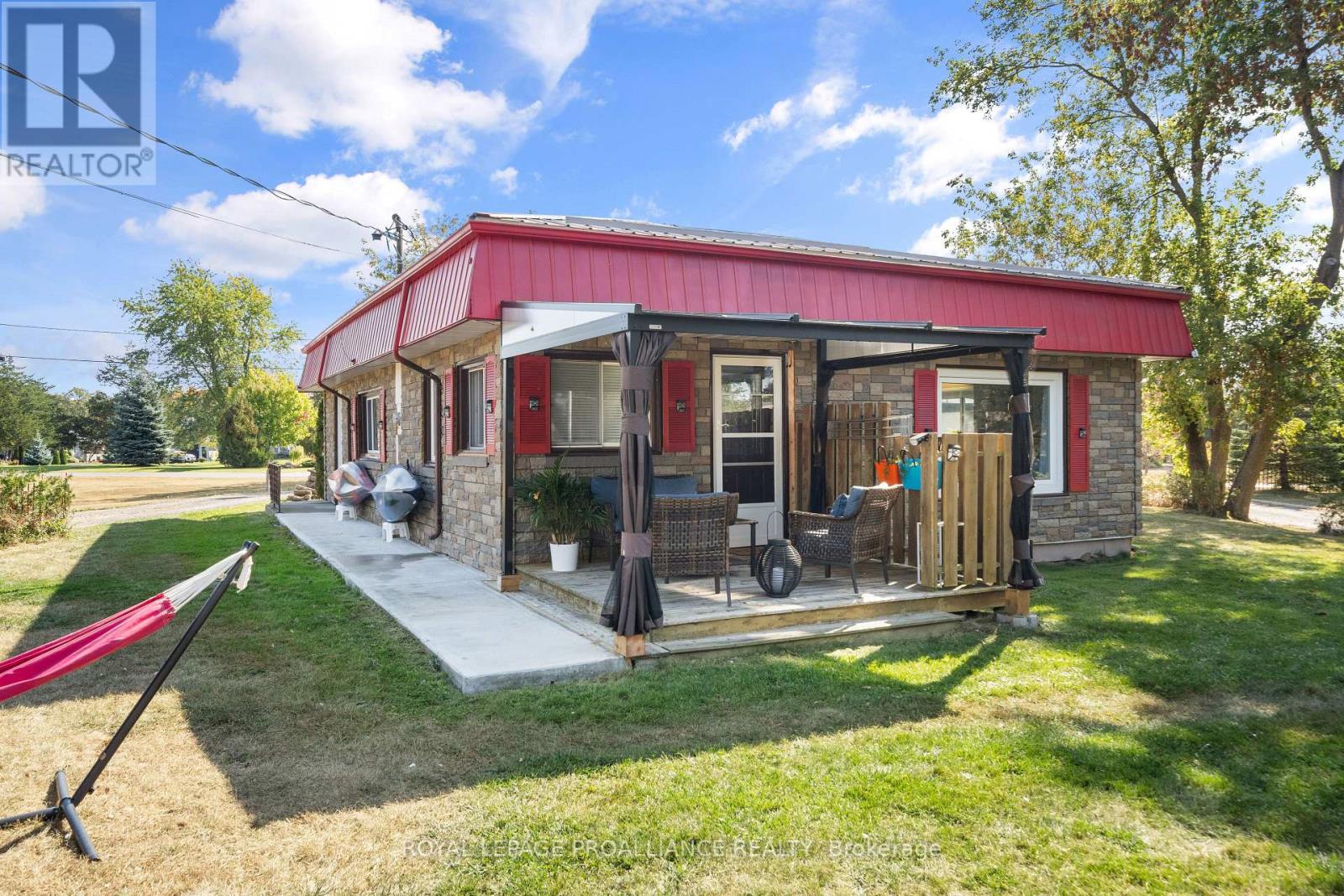 35 PEATS POINT RD