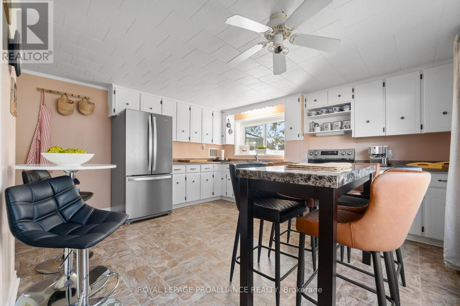 35 PEATS POINT RD