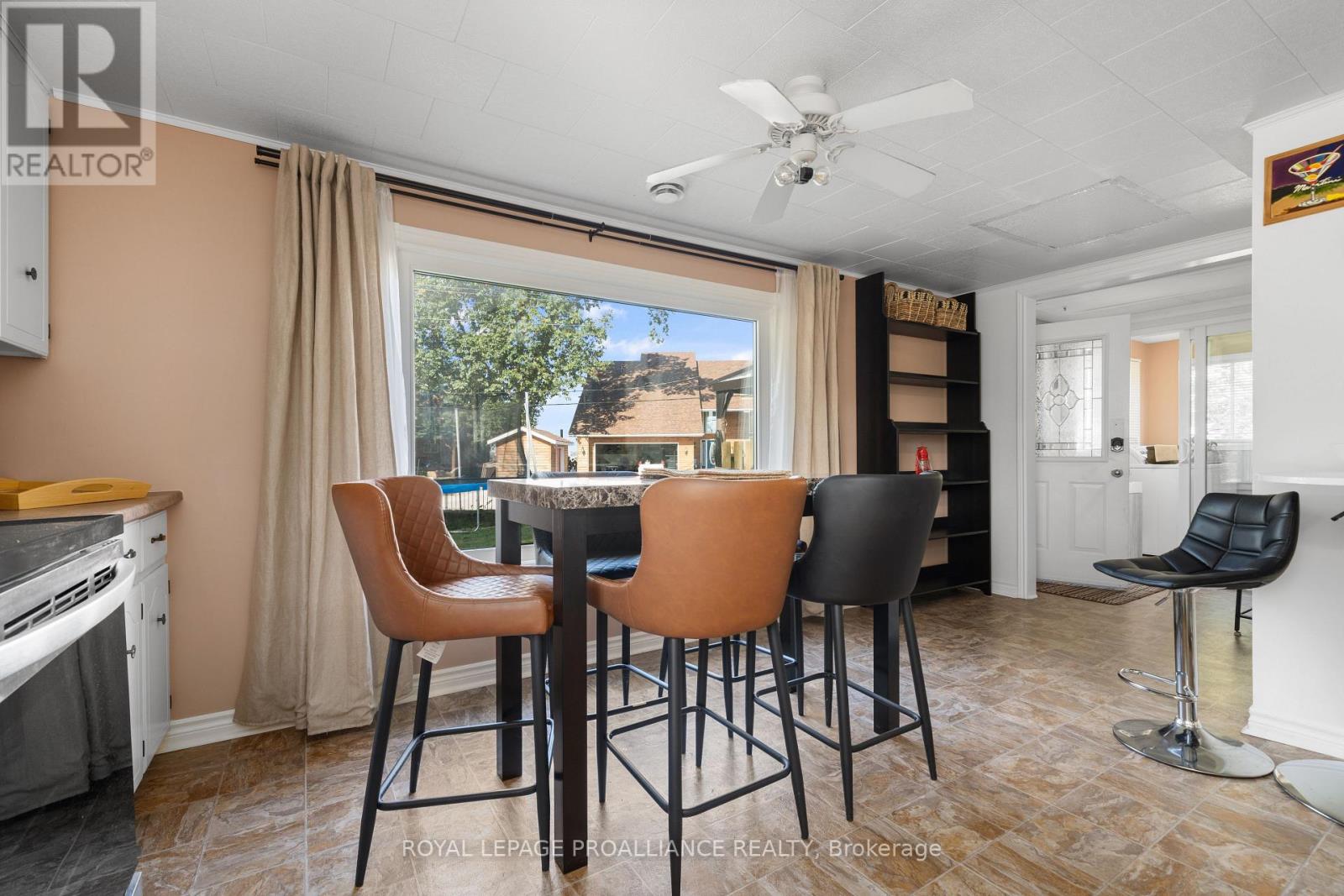 35 PEATS POINT RD