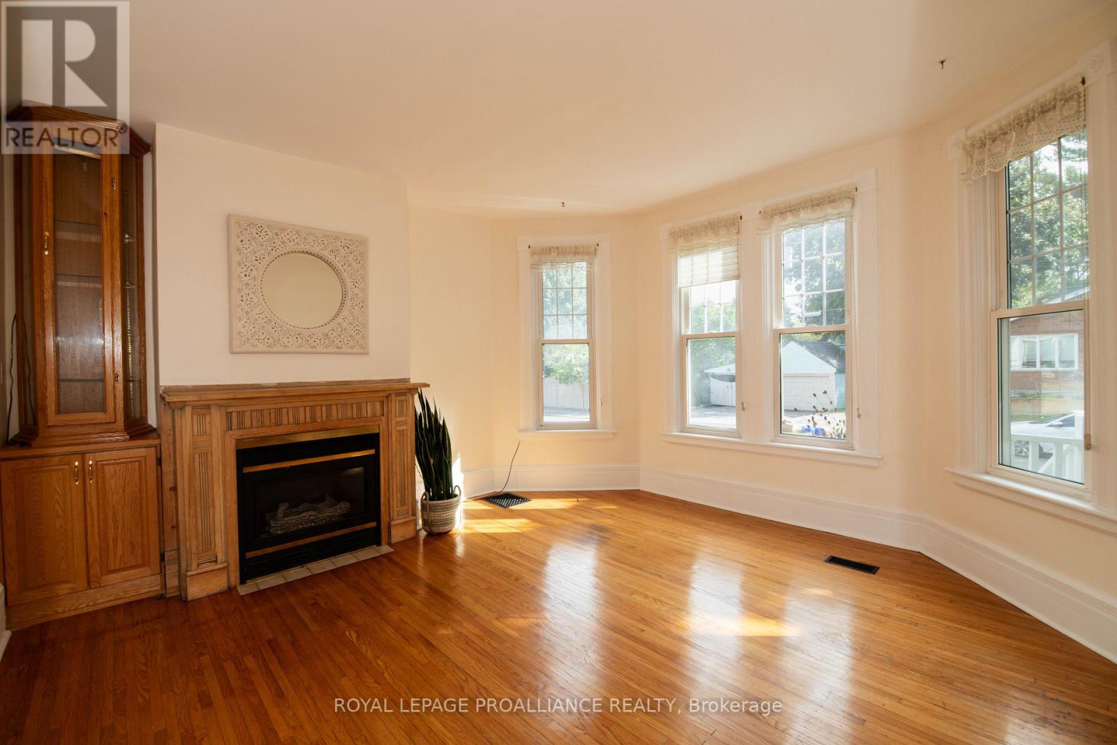 88 QUEEN ST