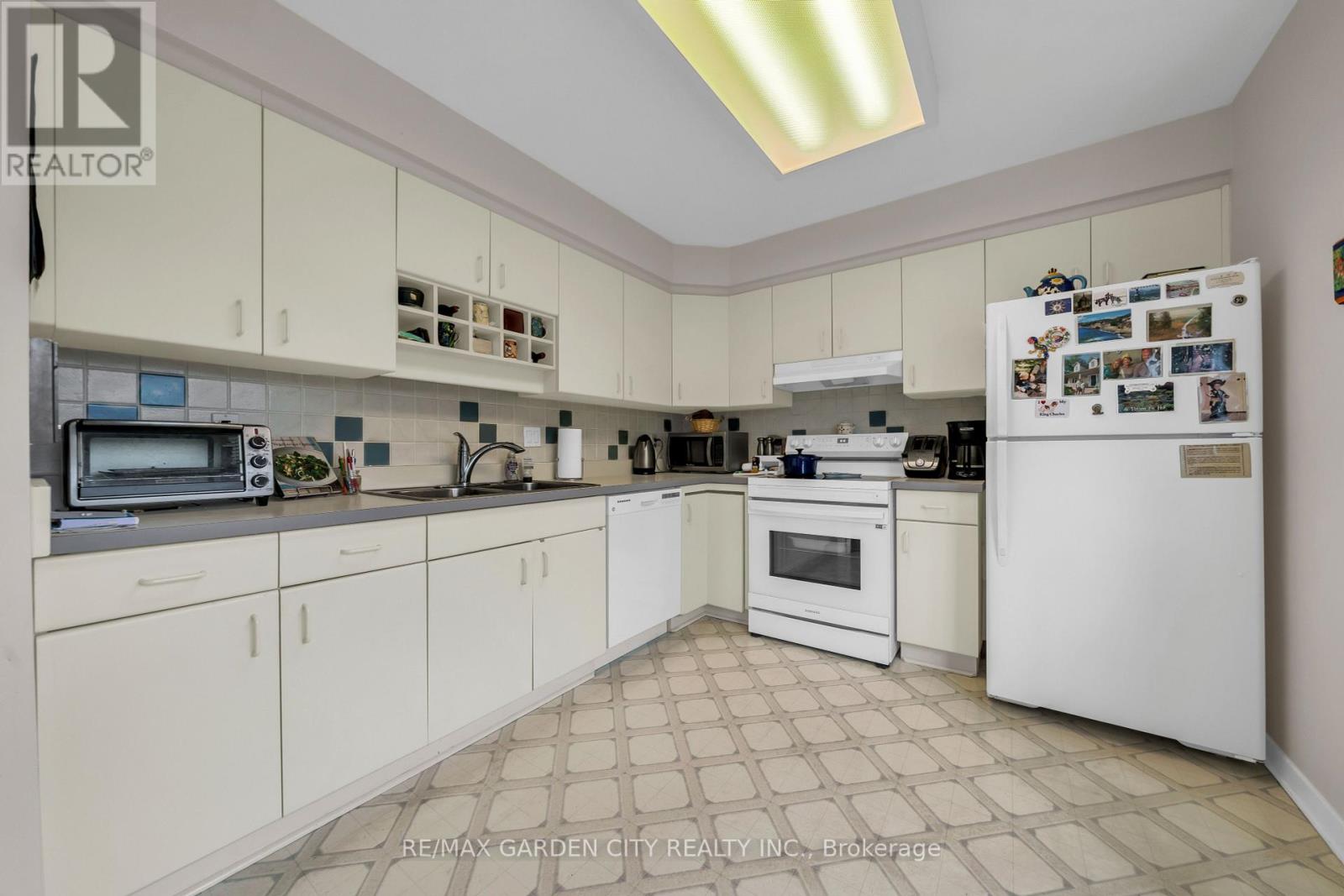 #4 -177 MAIN ST, #4