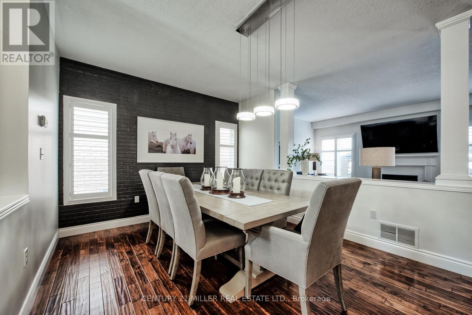 54 HICKORY CRES