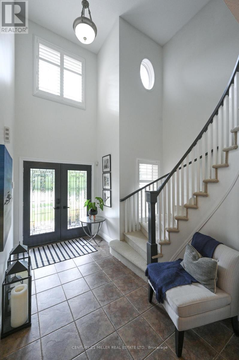 54 HICKORY CRES
