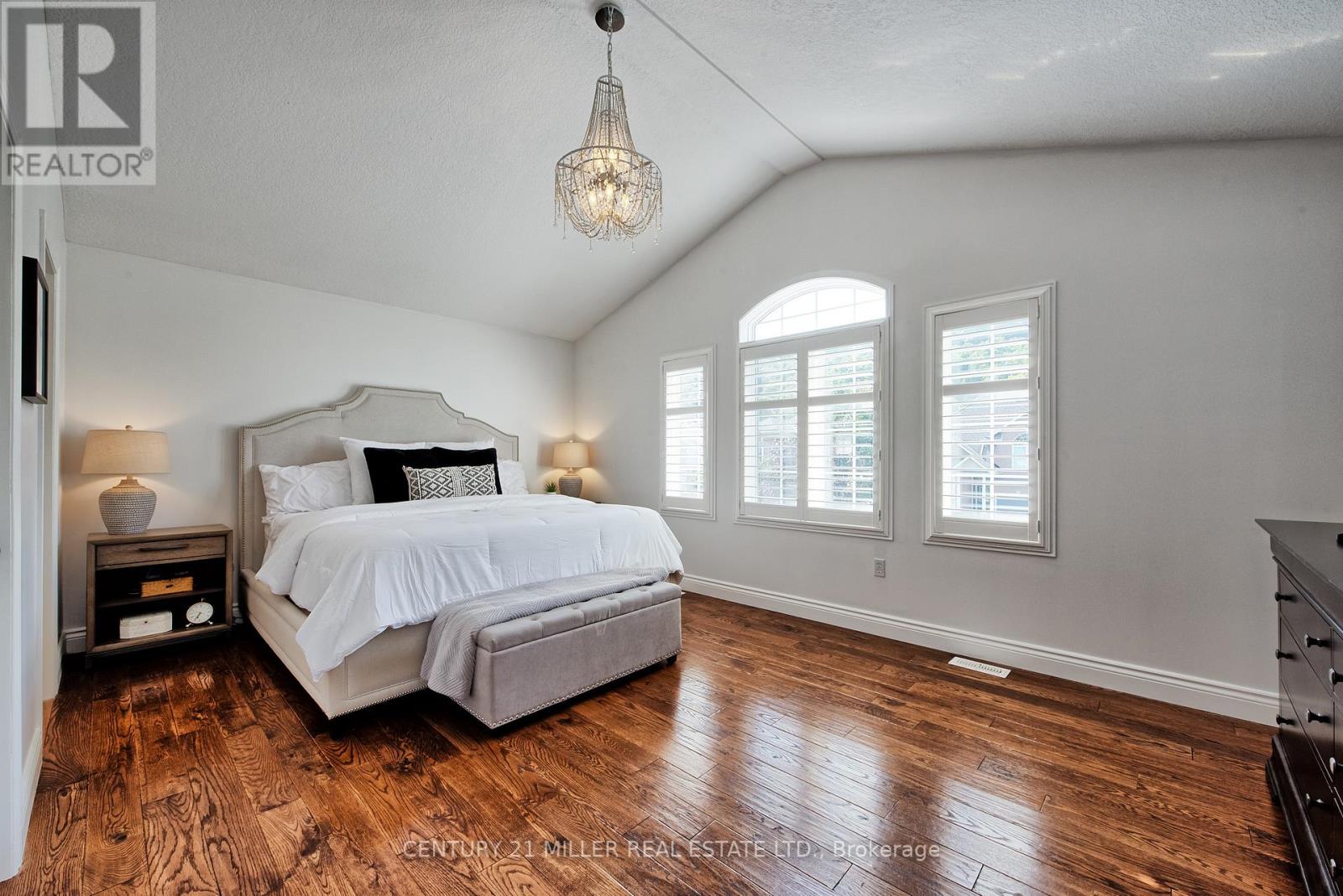 54 HICKORY CRES