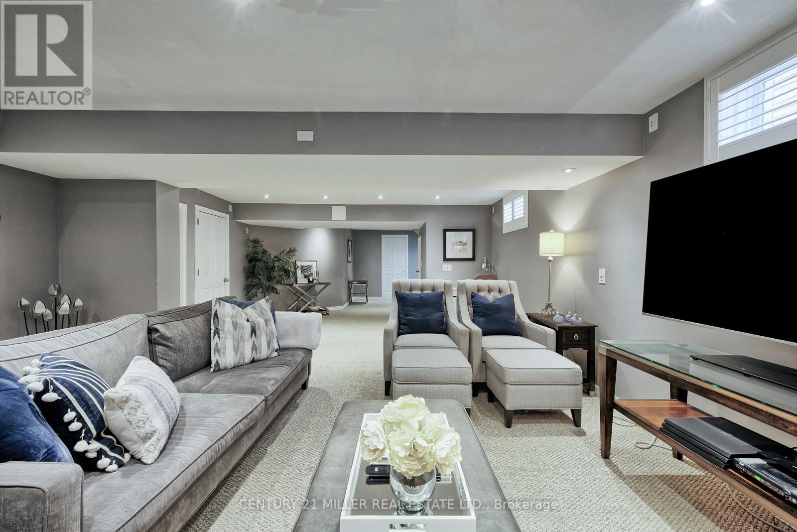 54 HICKORY CRES