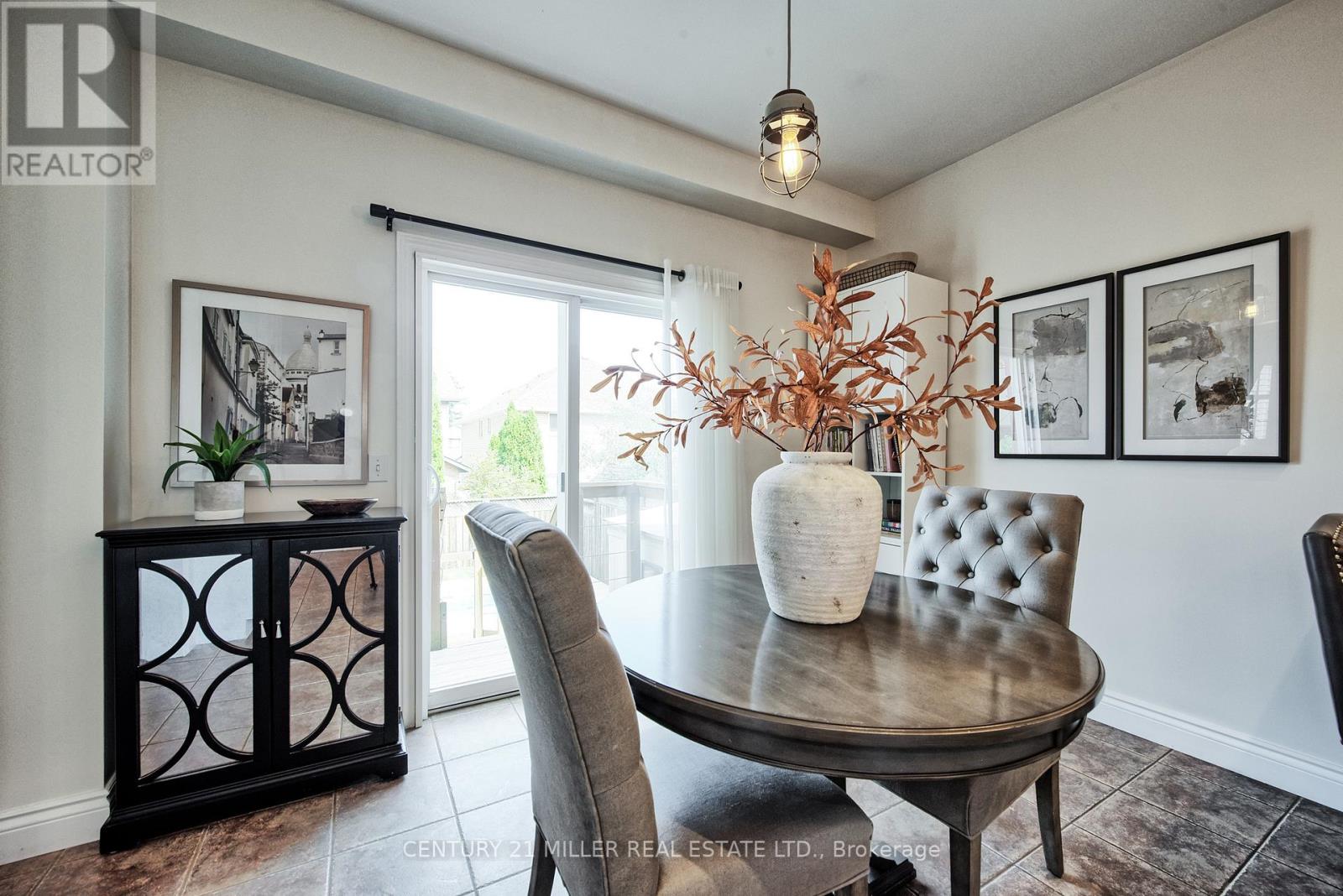 54 HICKORY CRES