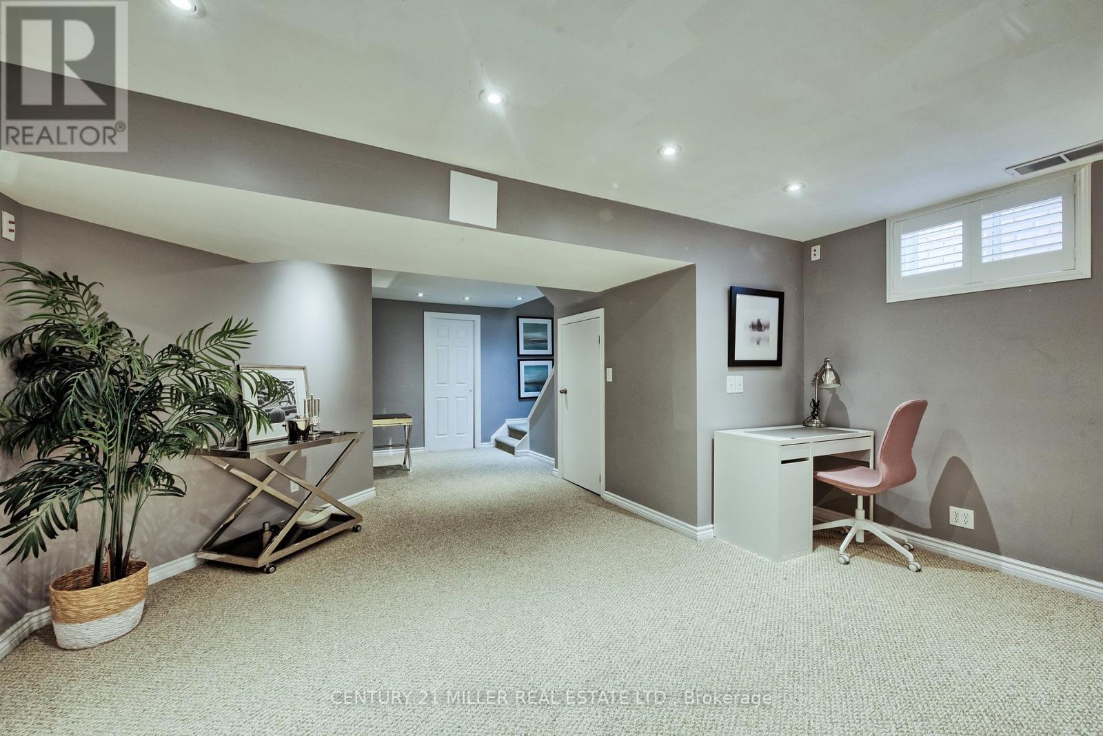 54 HICKORY CRES