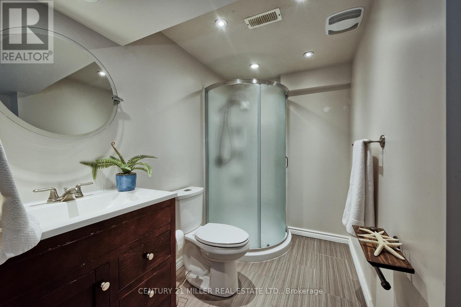 54 HICKORY CRES