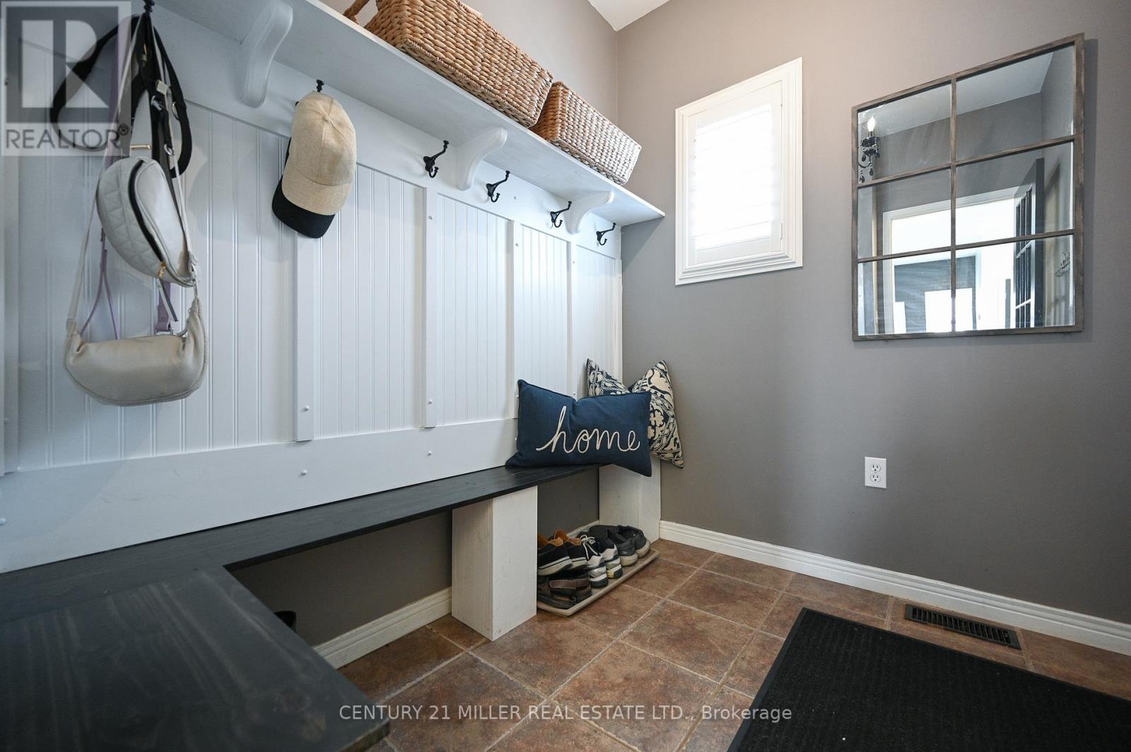 54 HICKORY CRES