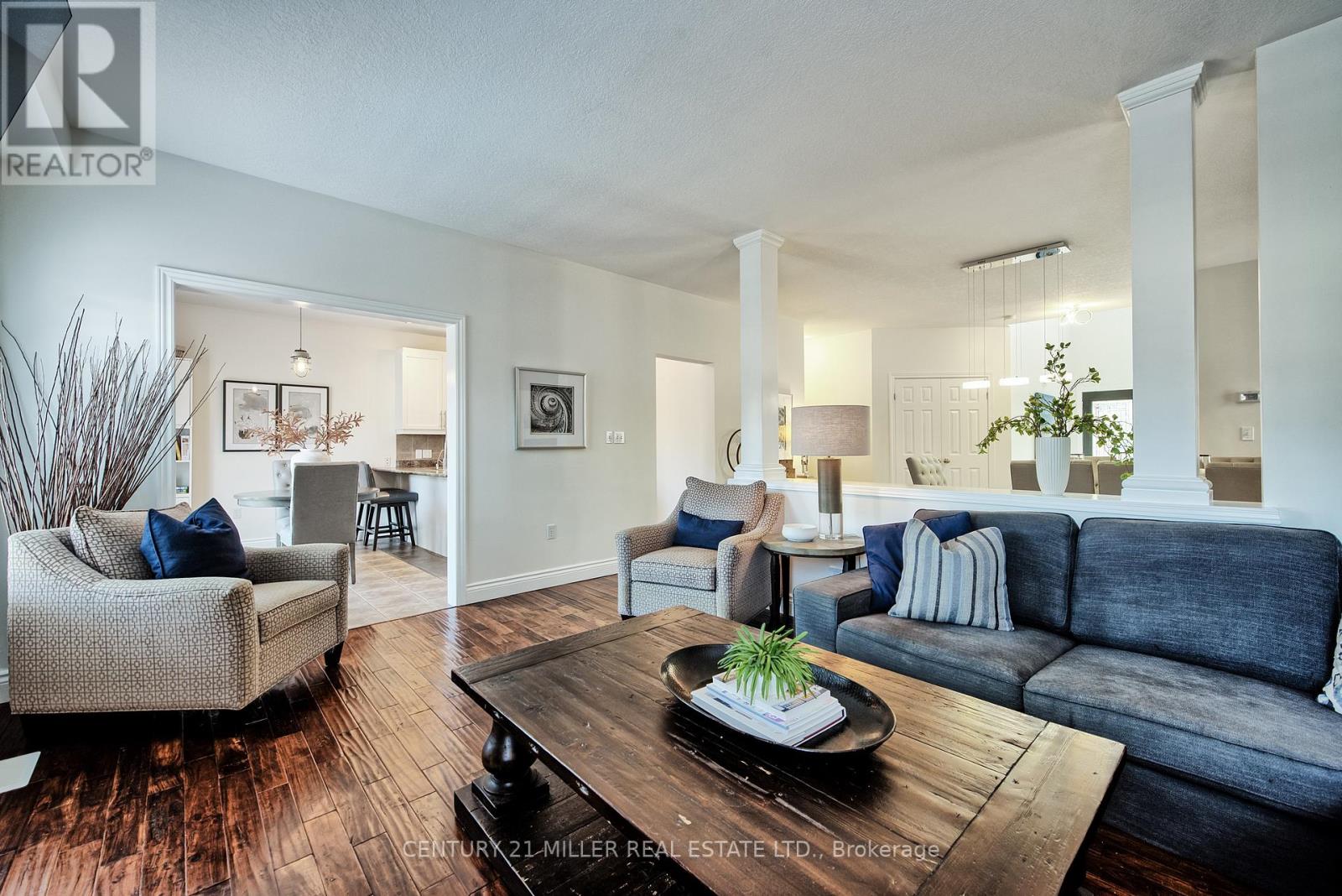 54 HICKORY CRES