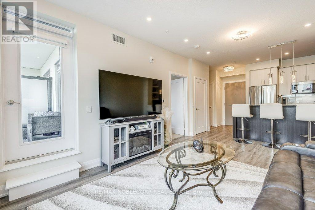 #442 -16 CONCORD PL, #442