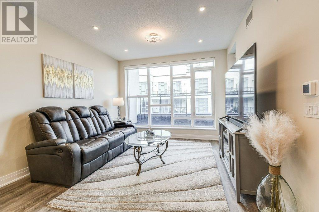 #442 -16 CONCORD PL, #442