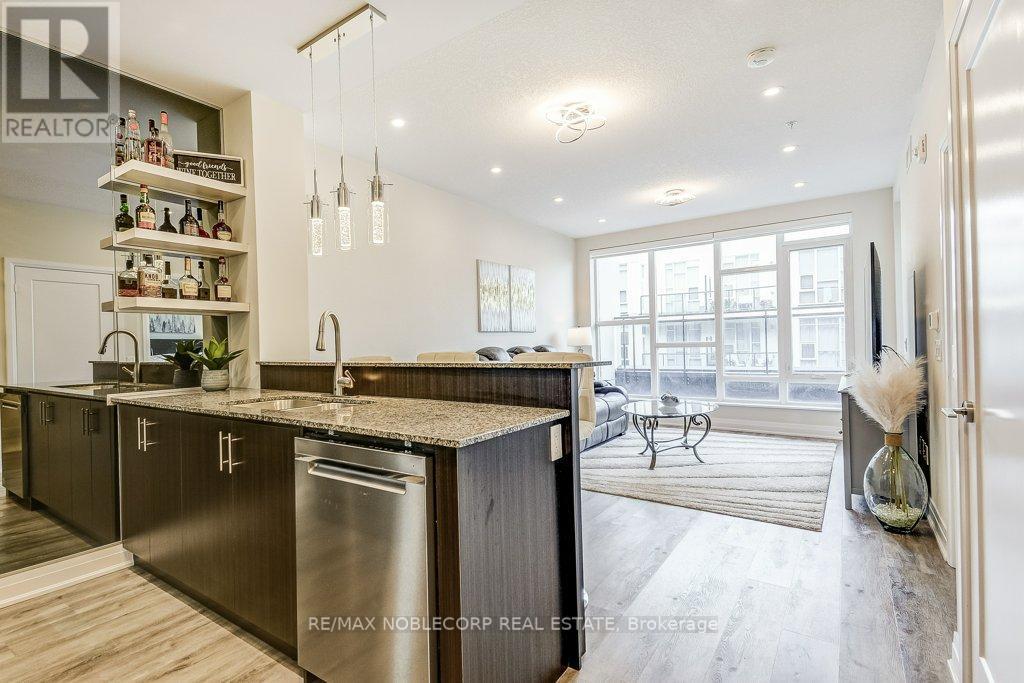 #442 -16 CONCORD PL, #442