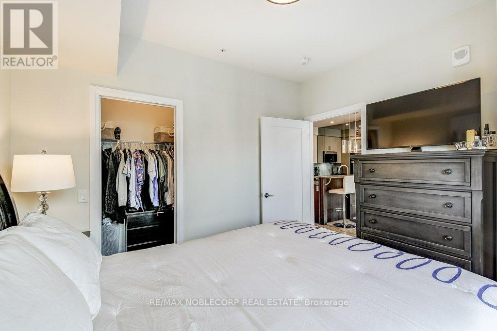 #442 -16 CONCORD PL, #442