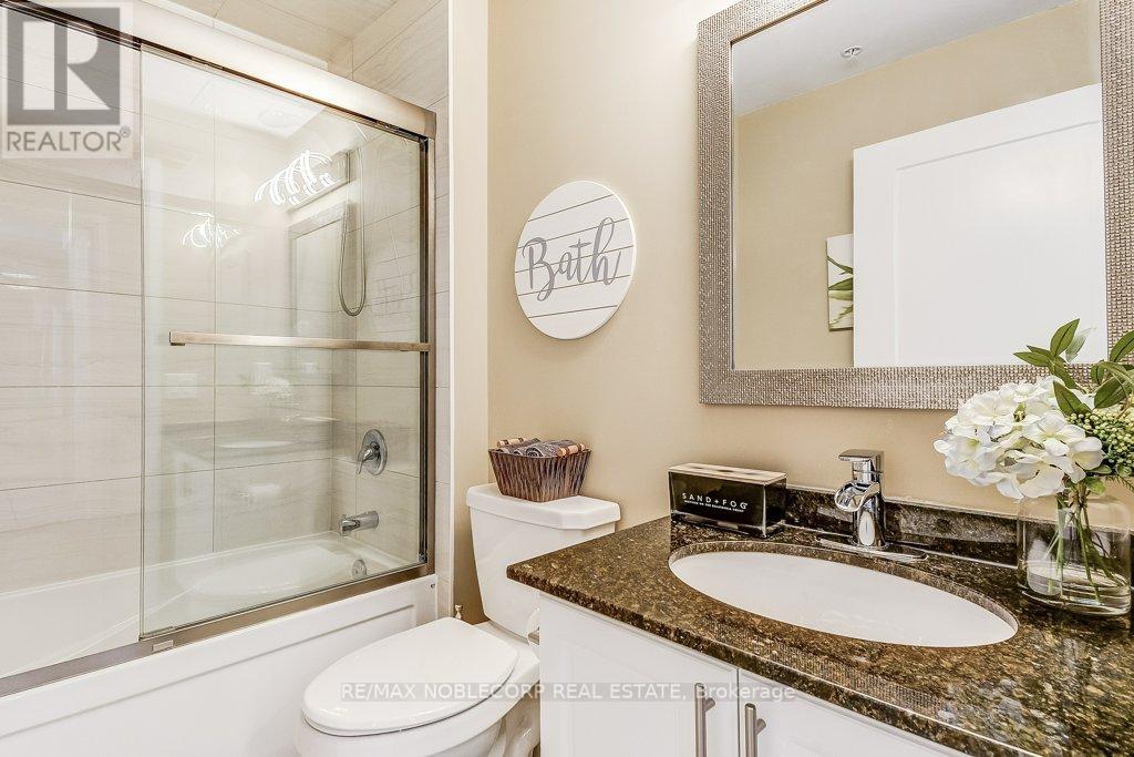 #442 -16 CONCORD PL, #442